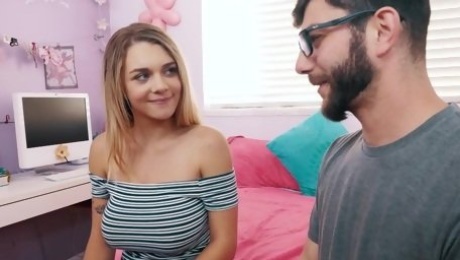 Gabbie Carter big natural tits babe