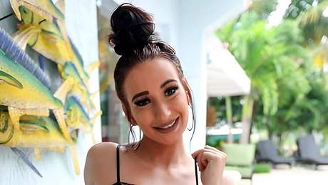 Bewitching Alessia Luna at lingerie trailer